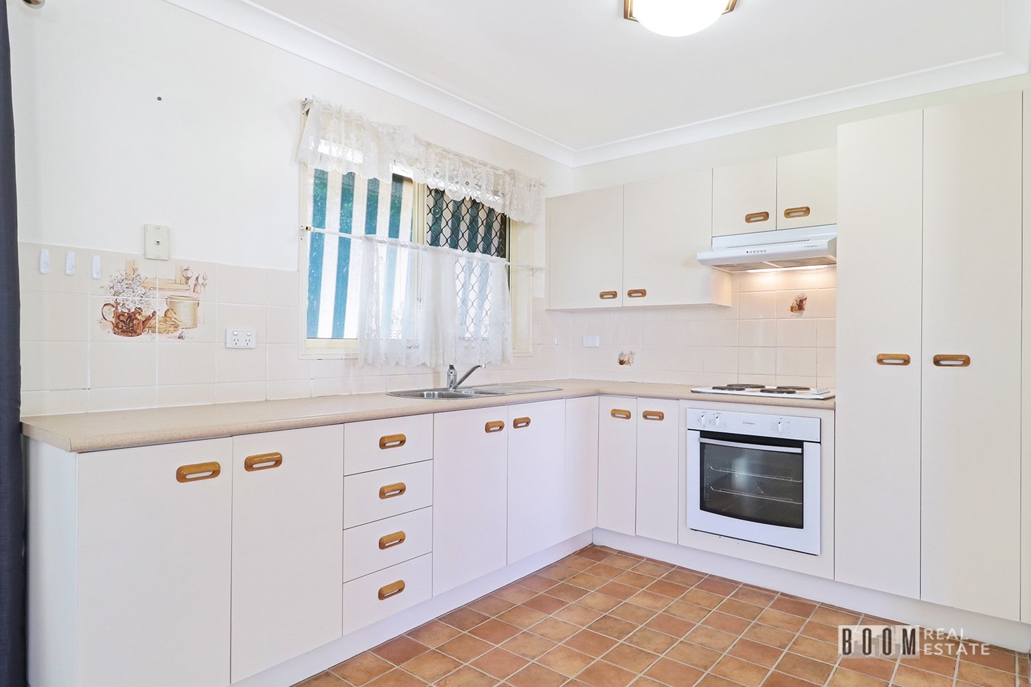 15 Mackay Street, Lakes Creek - Thumbnail 5